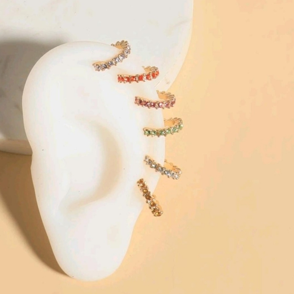 Boutique Set Of 5 rhinestone ear cuffs 🌈